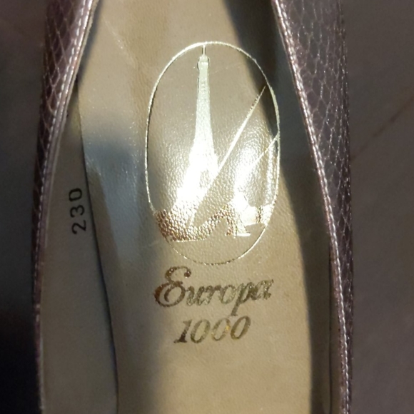 High Heels - Picture 5 of 7